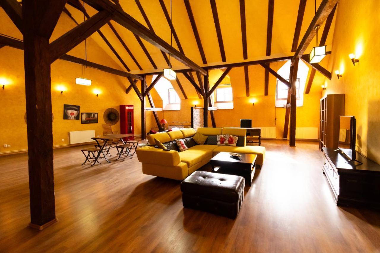 The Attic - Large Open-Space In The Old Town Of Brasov, Minutes Away From The Black Church Exterior foto