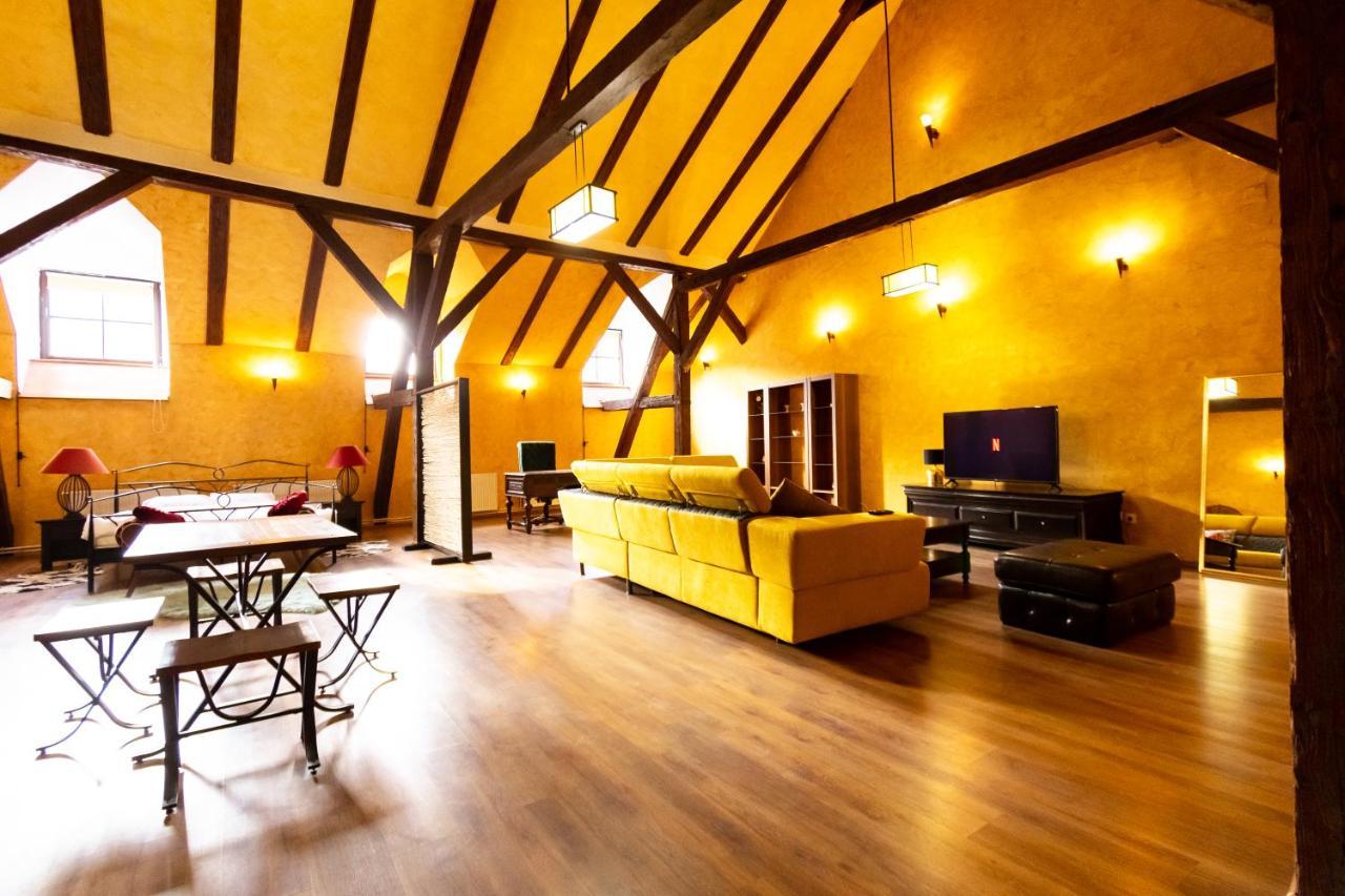 The Attic - Large Open-Space In The Old Town Of Brasov, Minutes Away From The Black Church Exterior foto