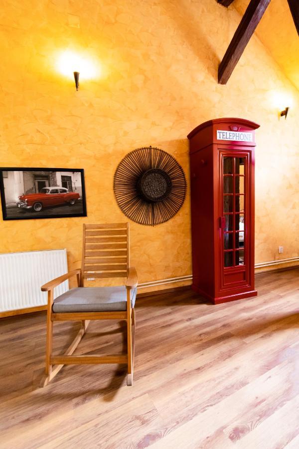 The Attic - Large Open-Space In The Old Town Of Brasov, Minutes Away From The Black Church Exterior foto